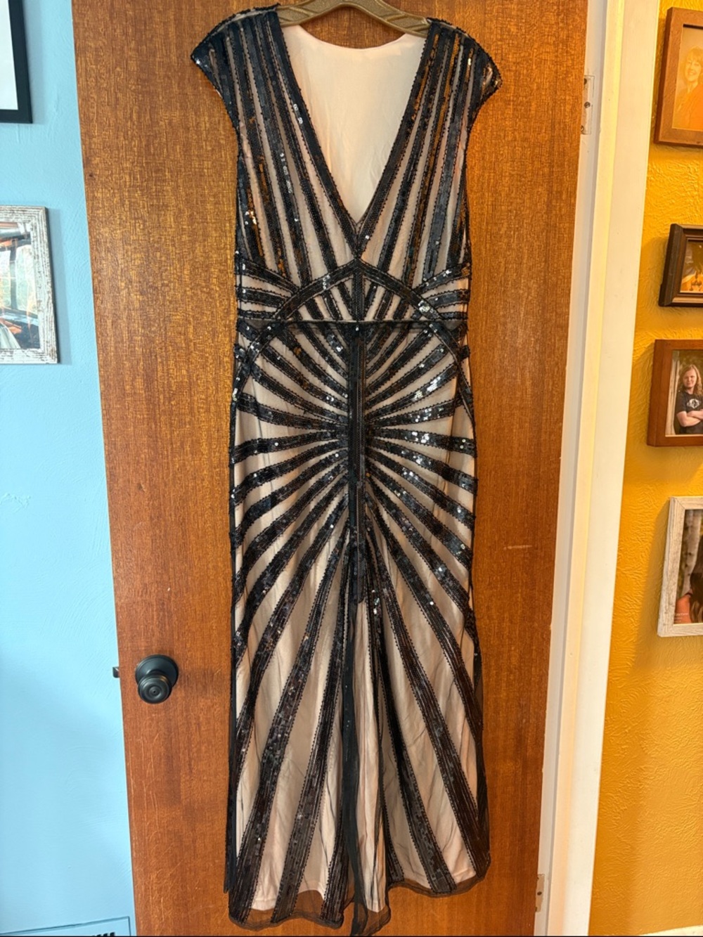 Black Sequin V-Neck Evening 1920s Flapper Dress with Nude Lining